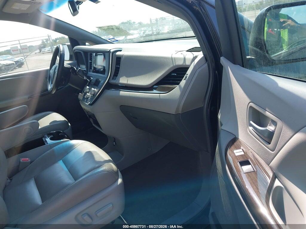 5TDYZ3DC1HS882643 2017 TOYOTA SIENNA photo no. 5
