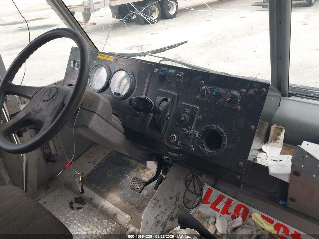 4UZAANDU79CAF4445 2009 FREIGHTLINER CHASSIS photo no. 5