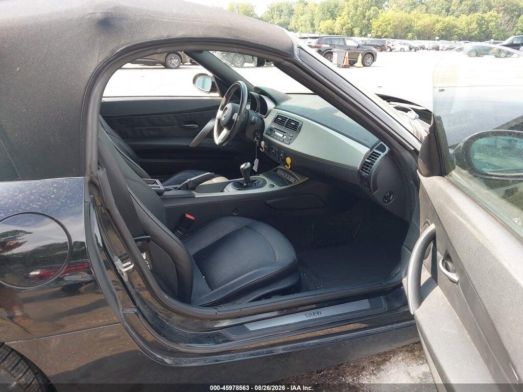 4USBT53575LT27824 2005 BMW Z4 photo no. 5