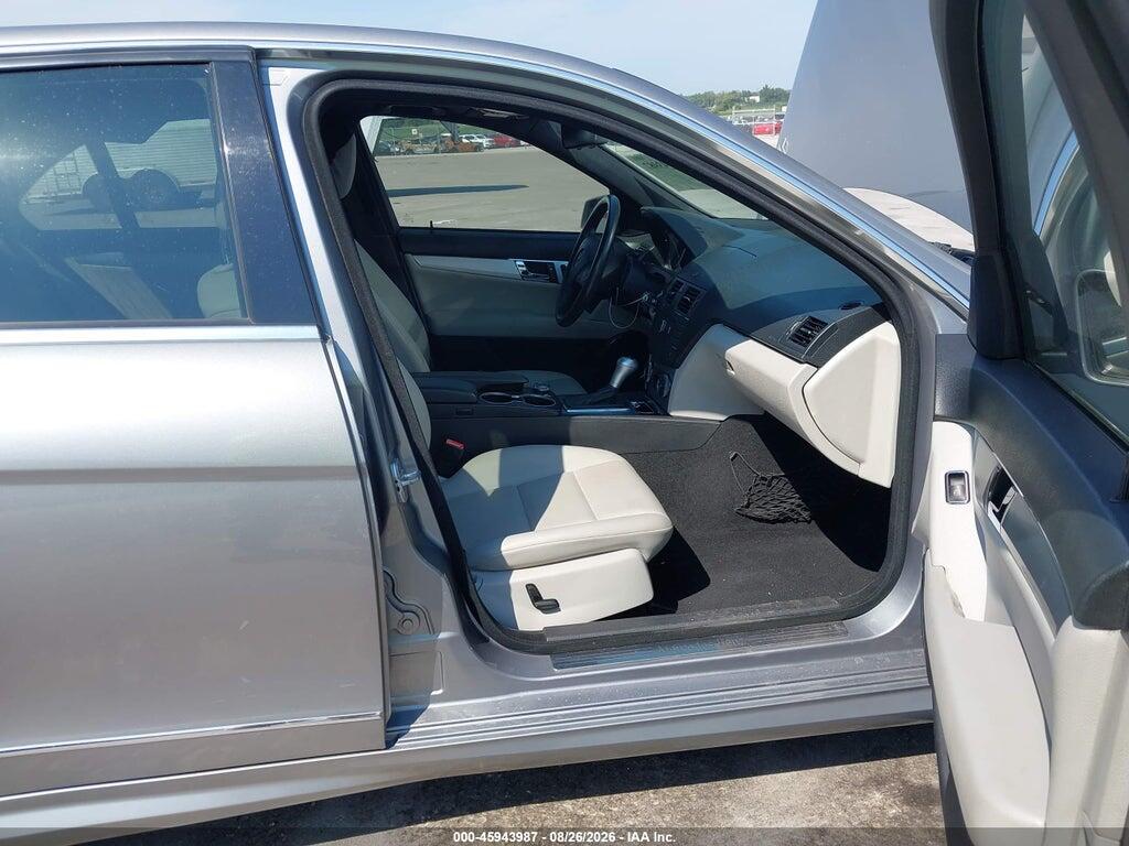 WDDGF5EB8AF380794 2010 MERCEDES-BENZ C 300 photo no. 5