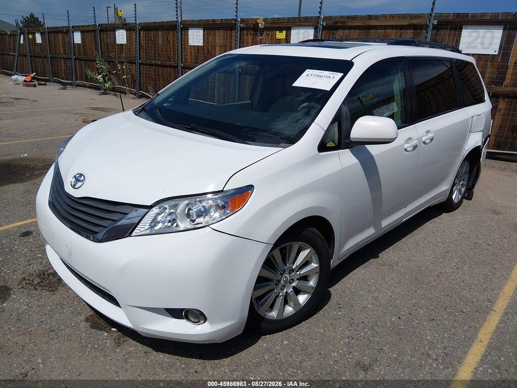 5TDDK3DC6BS030136 2011 TOYOTA SIENNA photo no. 2