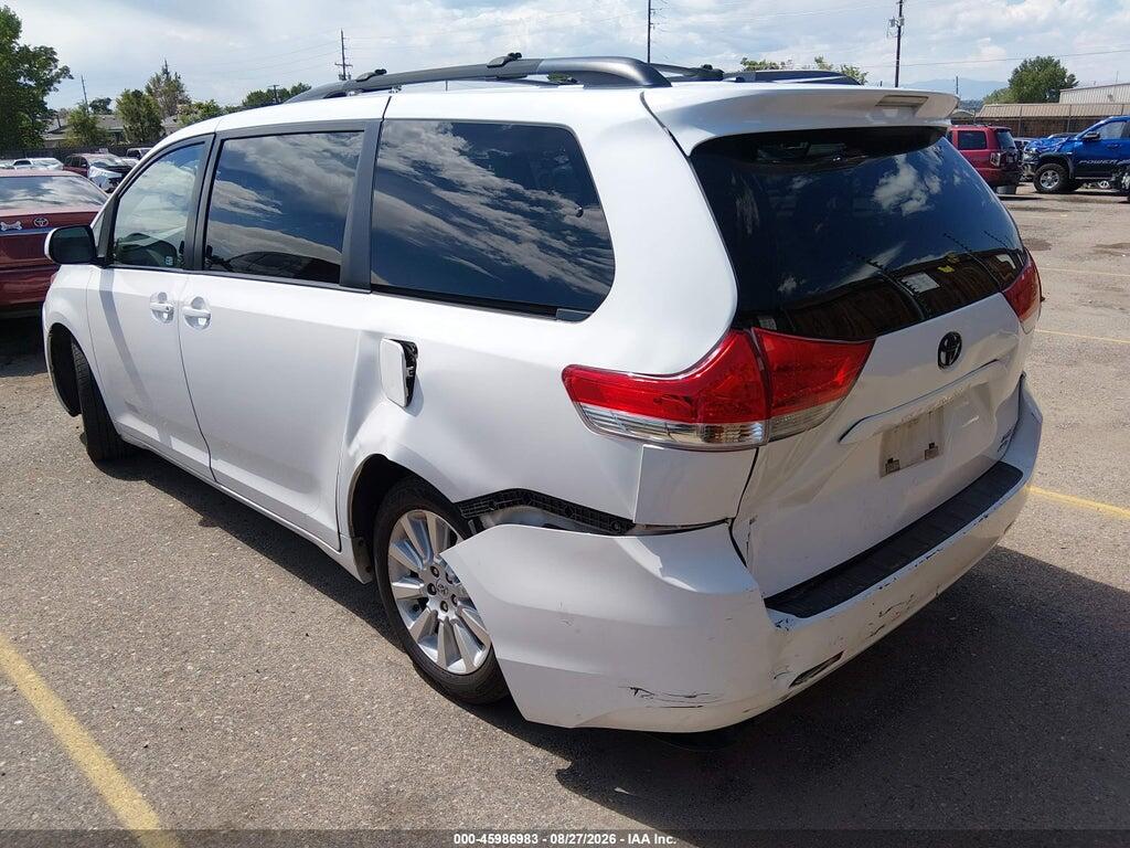 5TDDK3DC6BS030136 2011 TOYOTA SIENNA photo no. 3