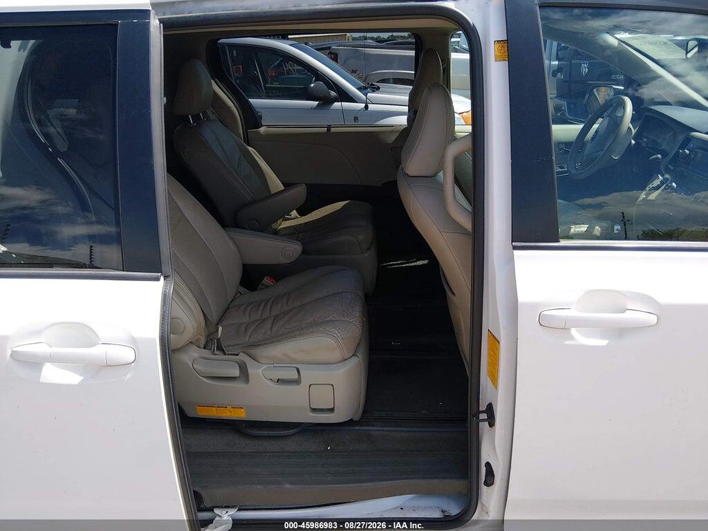 5TDDK3DC6BS030136 2011 TOYOTA SIENNA photo no. 8