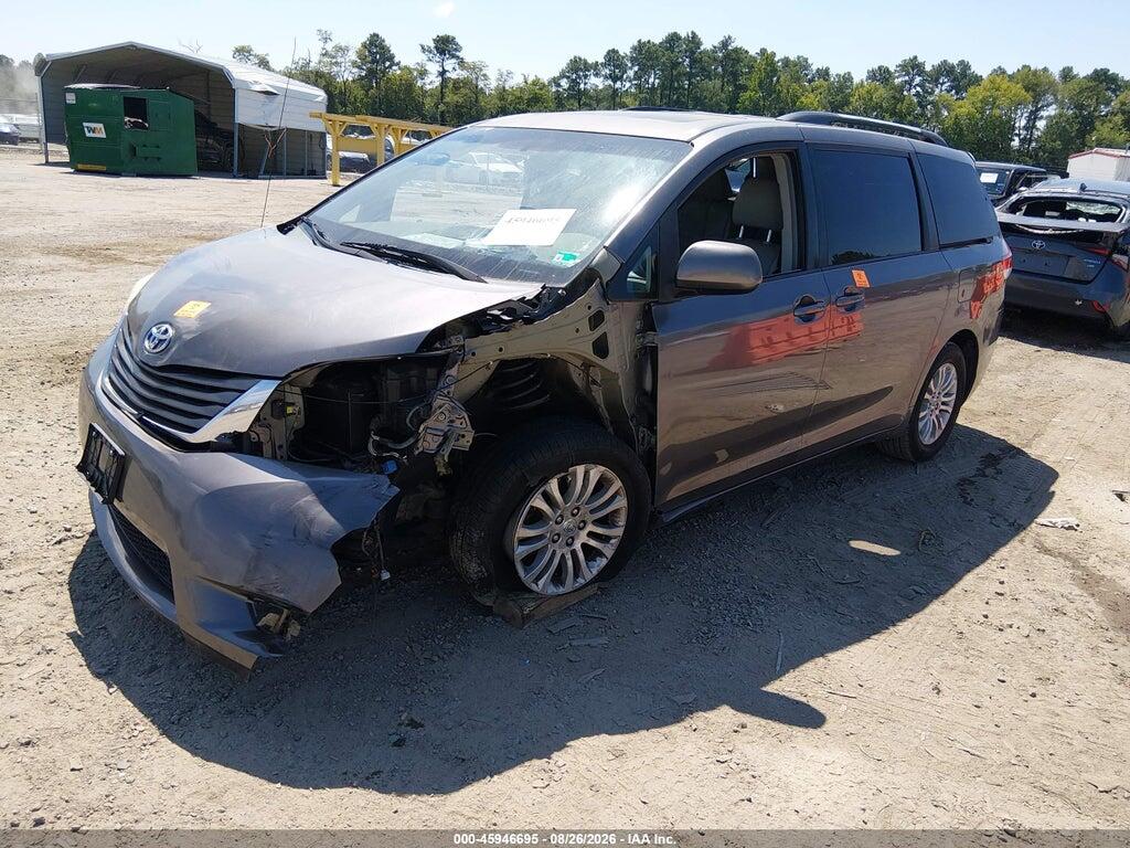 5TDYK3DC4BS030637 2011 TOYOTA SIENNA photo no. 2