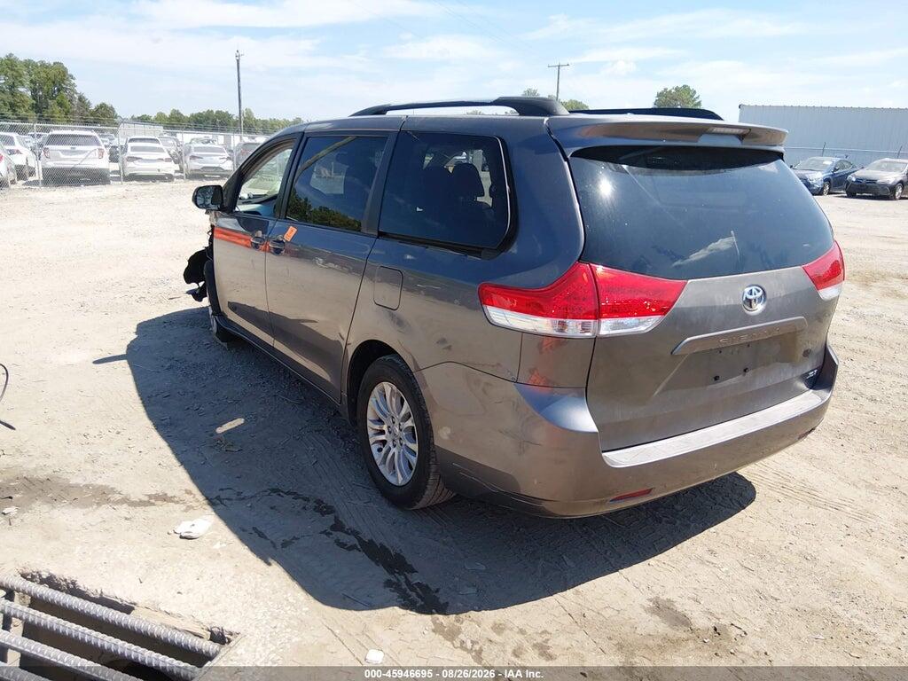 5TDYK3DC4BS030637 2011 TOYOTA SIENNA photo no. 3