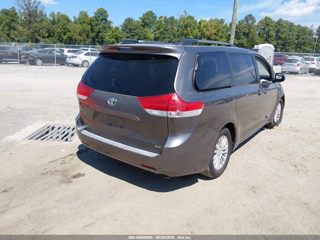 5TDYK3DC4BS030637 2011 TOYOTA SIENNA photo no. 4