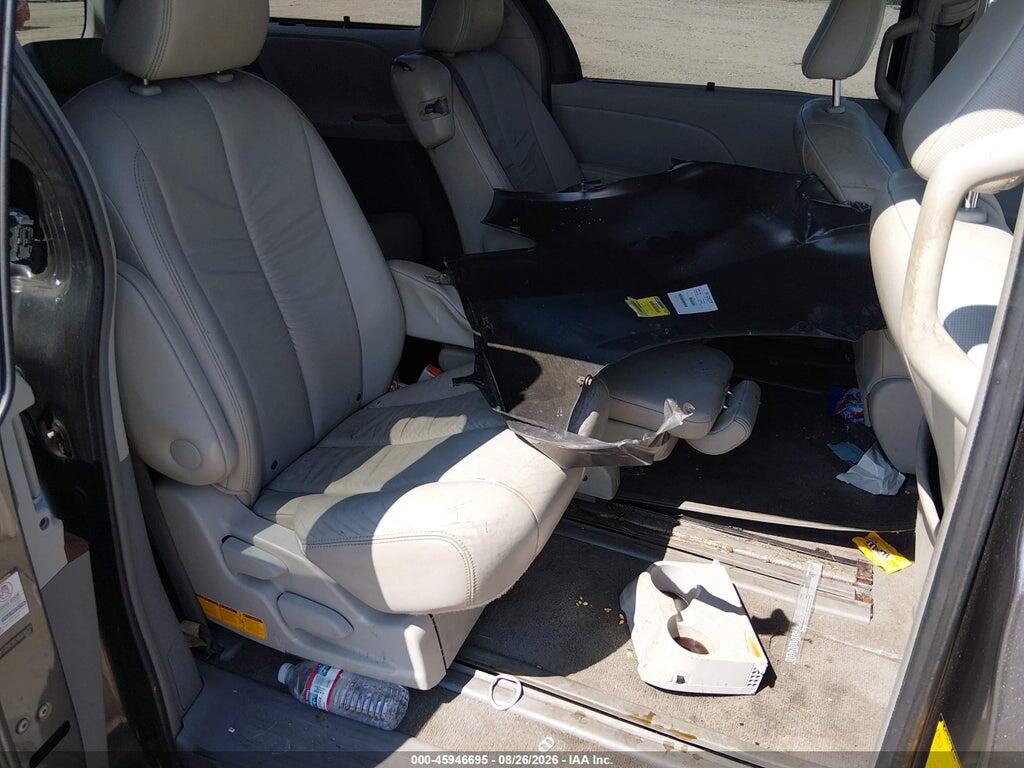 5TDYK3DC4BS030637 2011 TOYOTA SIENNA photo no. 8