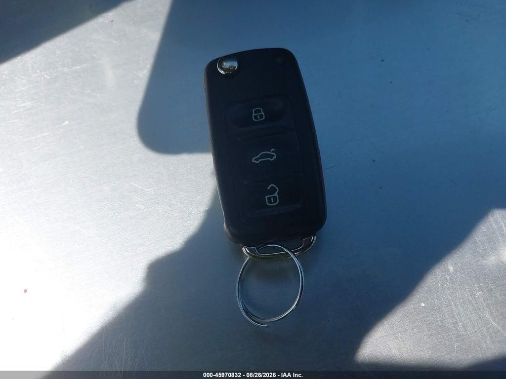 3VWVA7AT4CM625889 2012 VOLKSWAGEN BEETLE photo no. 11