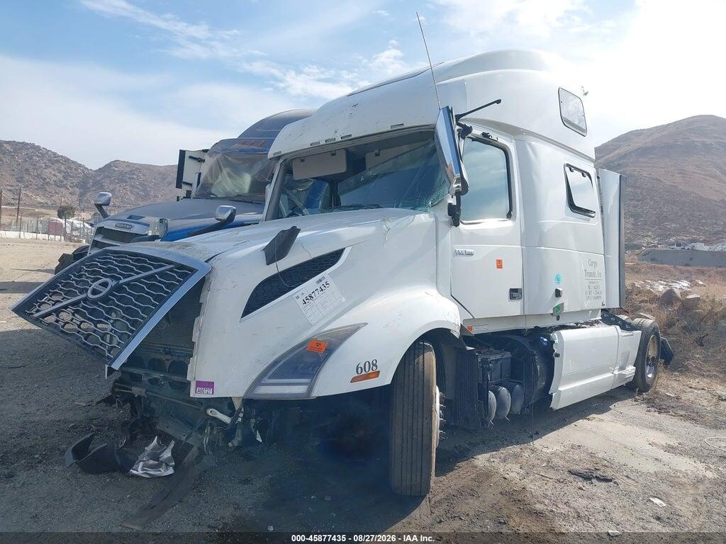 4V4NC9EJ5SN689899 2025 VOLVO VNL photo no. 2