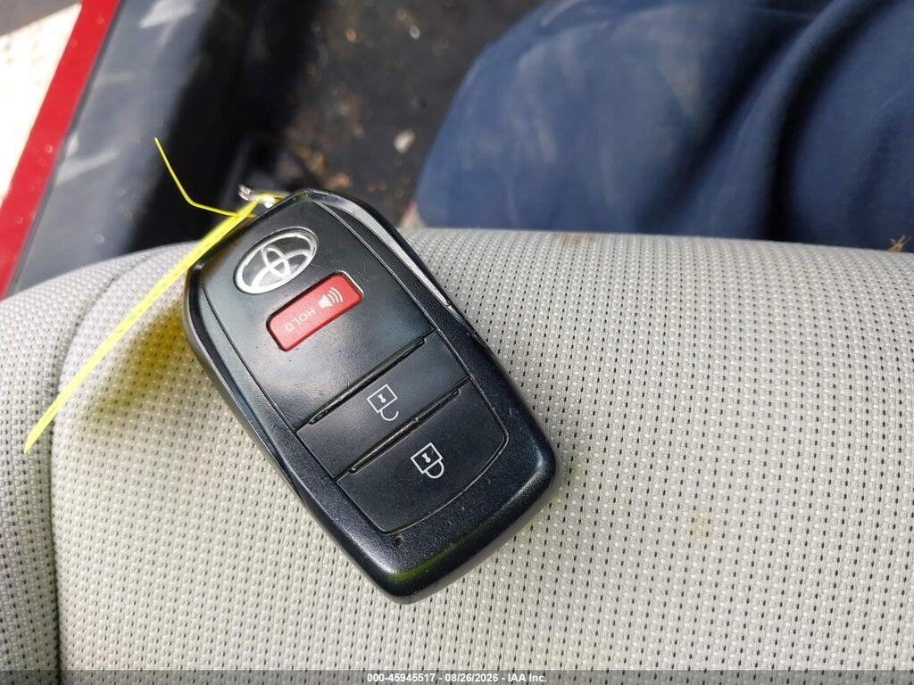 7MUCAAAG8NV032278 2022 TOYOTA COROLLA CROSS photo no. 11