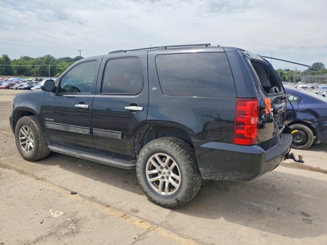 2013 CHEVROLET TAHOE K1500 LT — Фото 2 из 13