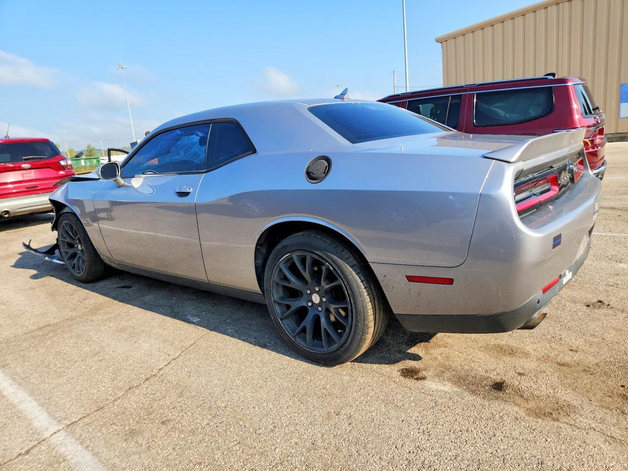 2016 DODGE CHALLENGER SXT — Фото 2 из 12