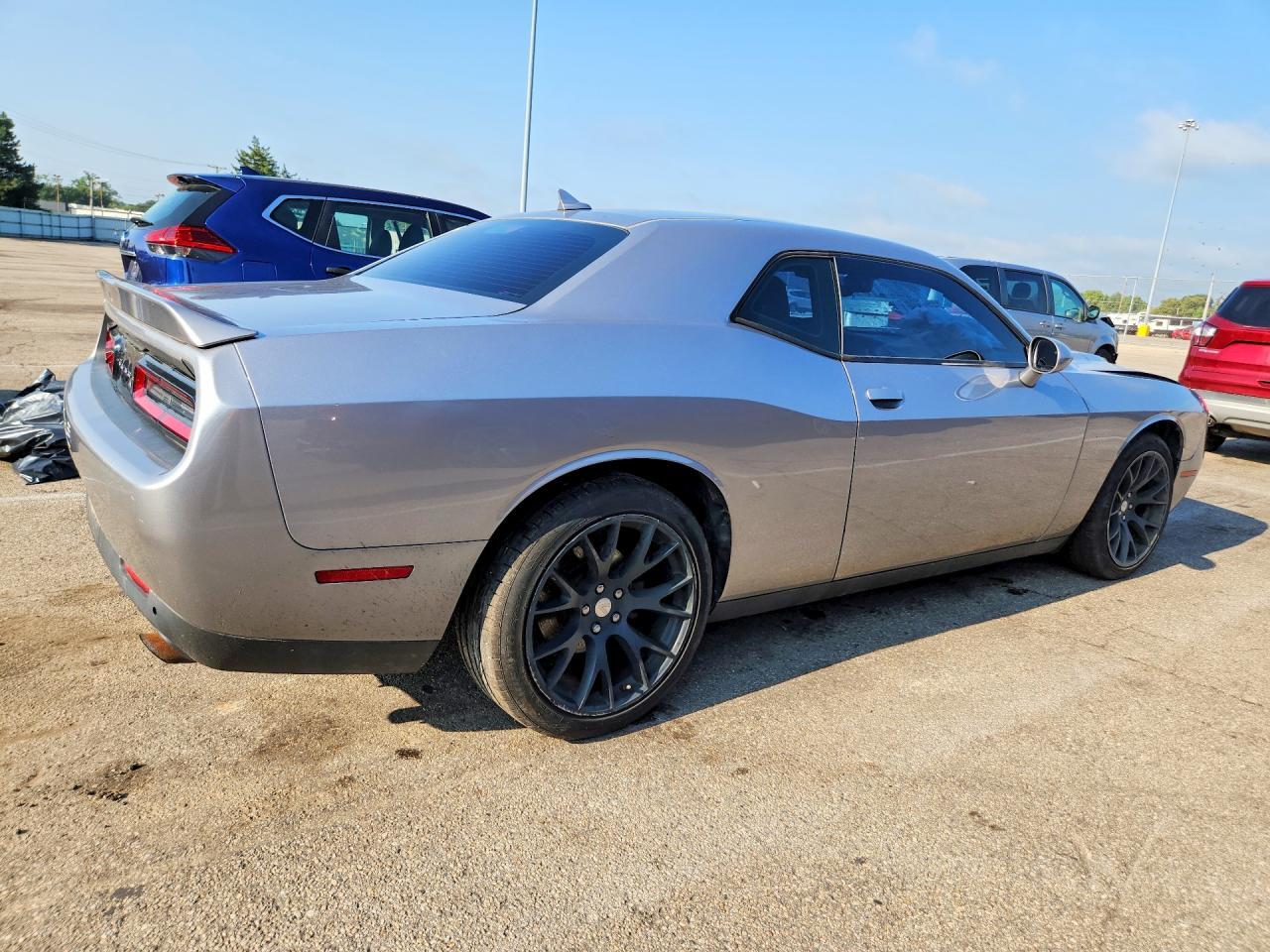 2016 DODGE CHALLENGER SXT — Фото 3 из 12