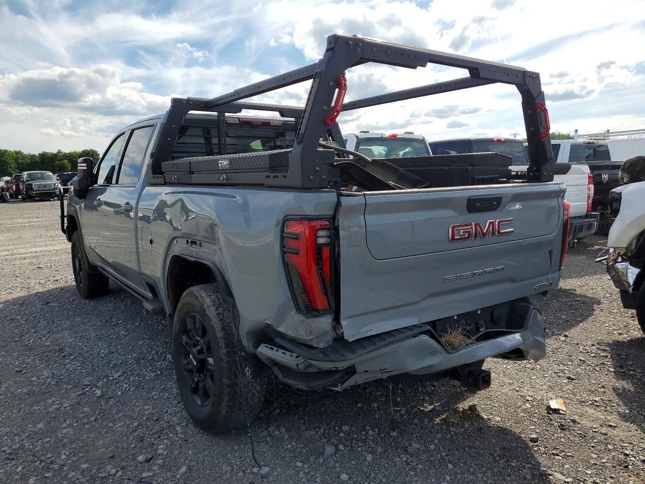 2025 GMC SIERRA K3500 AT4 — Фото 2 из 12