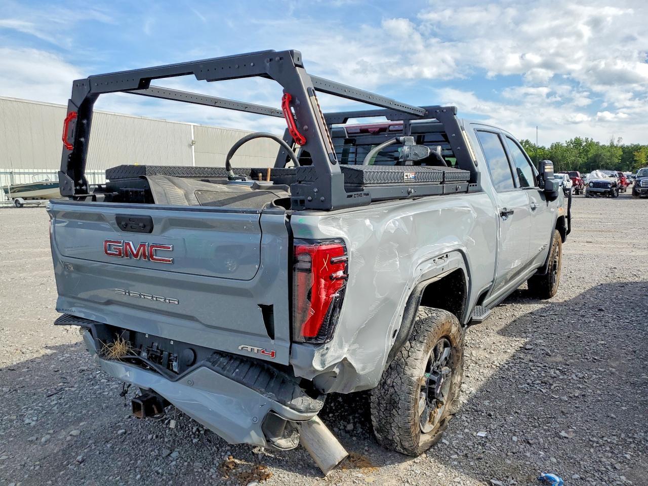 2025 GMC SIERRA K3500 AT4 — Фото 3 из 12