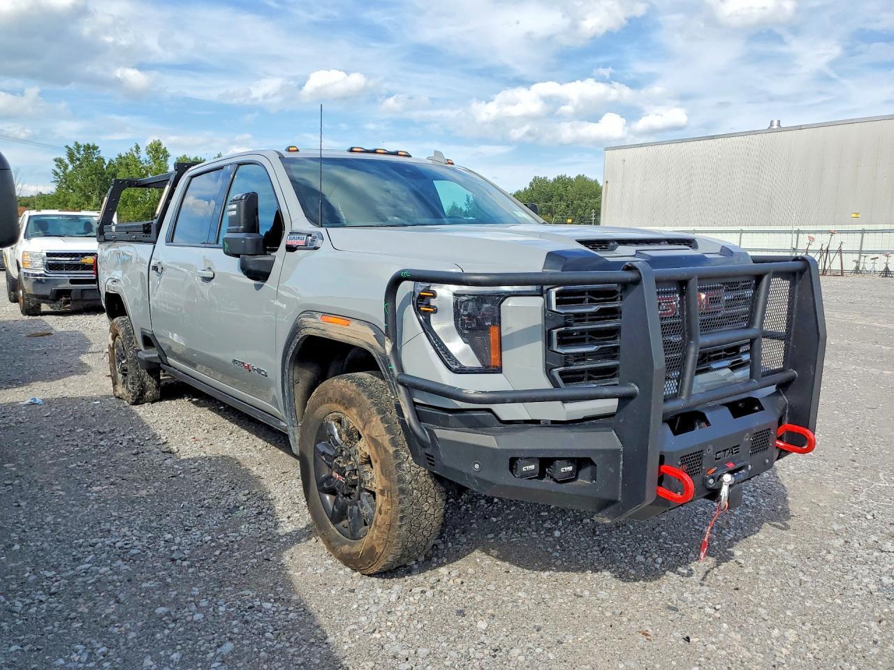 2025 GMC SIERRA K3500 AT4 — Фото 4 из 12