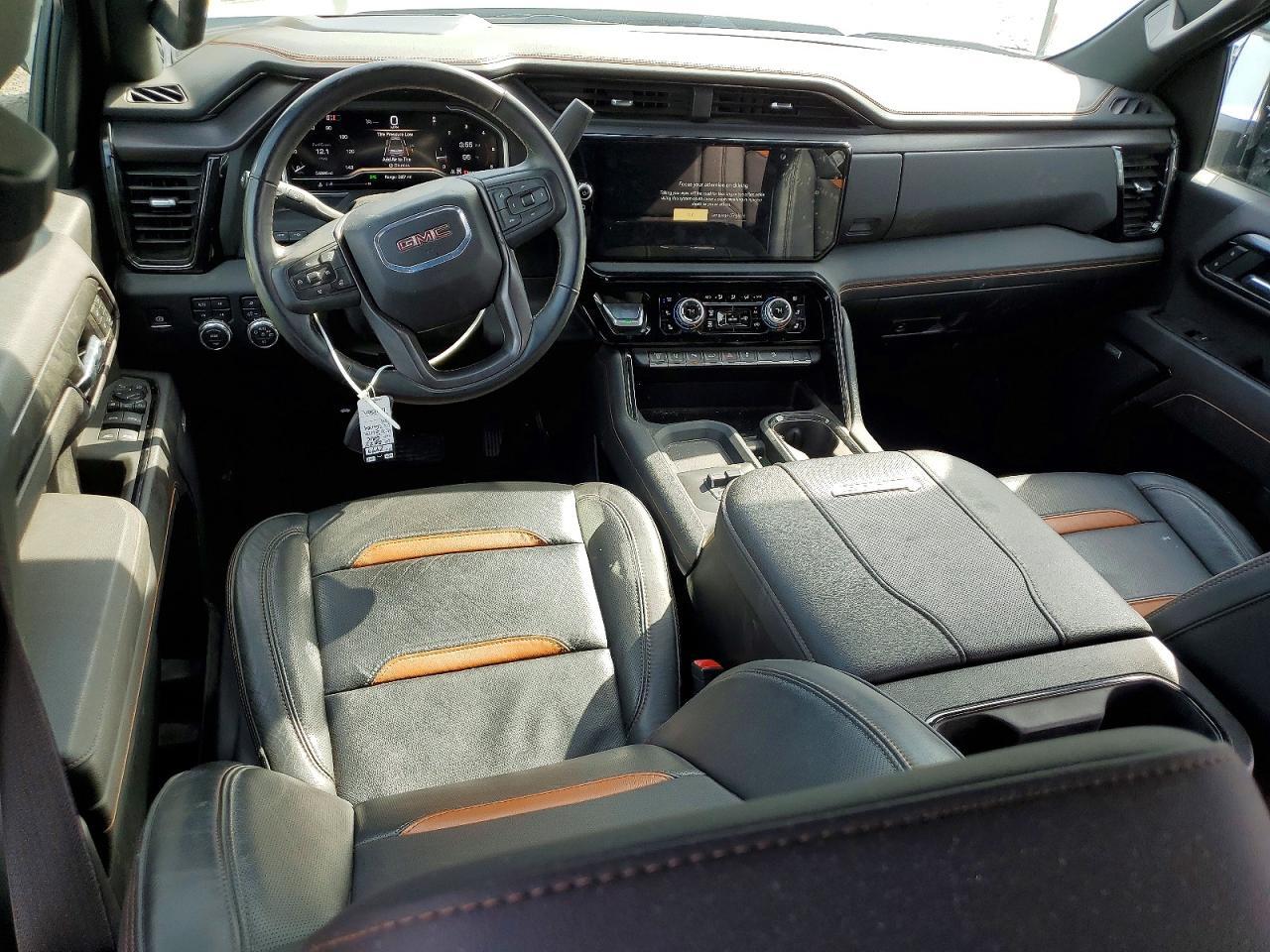 2025 GMC SIERRA K3500 AT4 — Фото 8 из 12