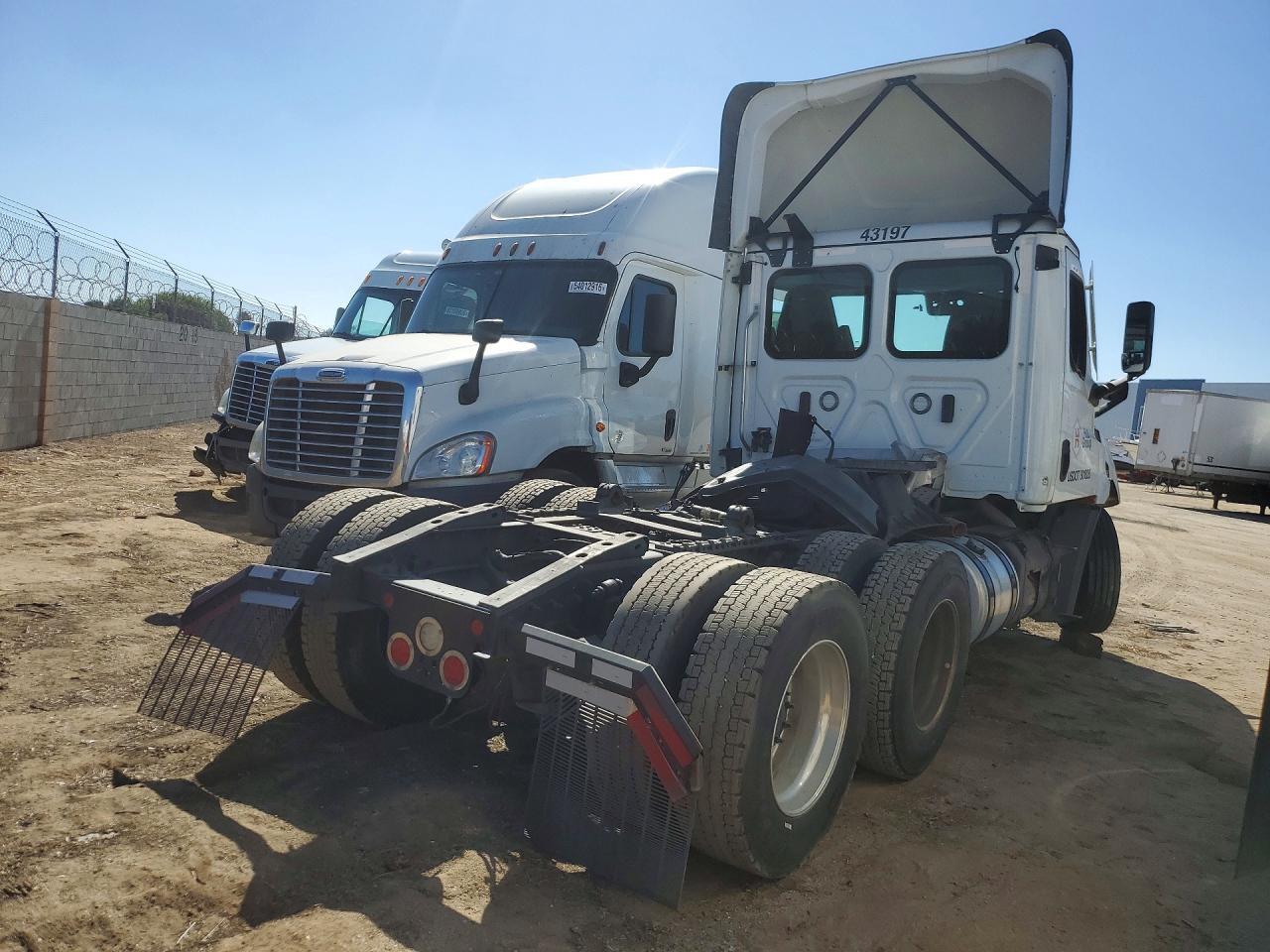 2023 FREIGHTLINER CASCADIA 116 SEMI TRUCK — Фото 3 из 12