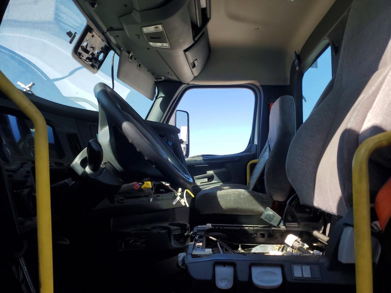 2023 FREIGHTLINER CASCADIA 116 SEMI TRUCK — Фото 7 из 12