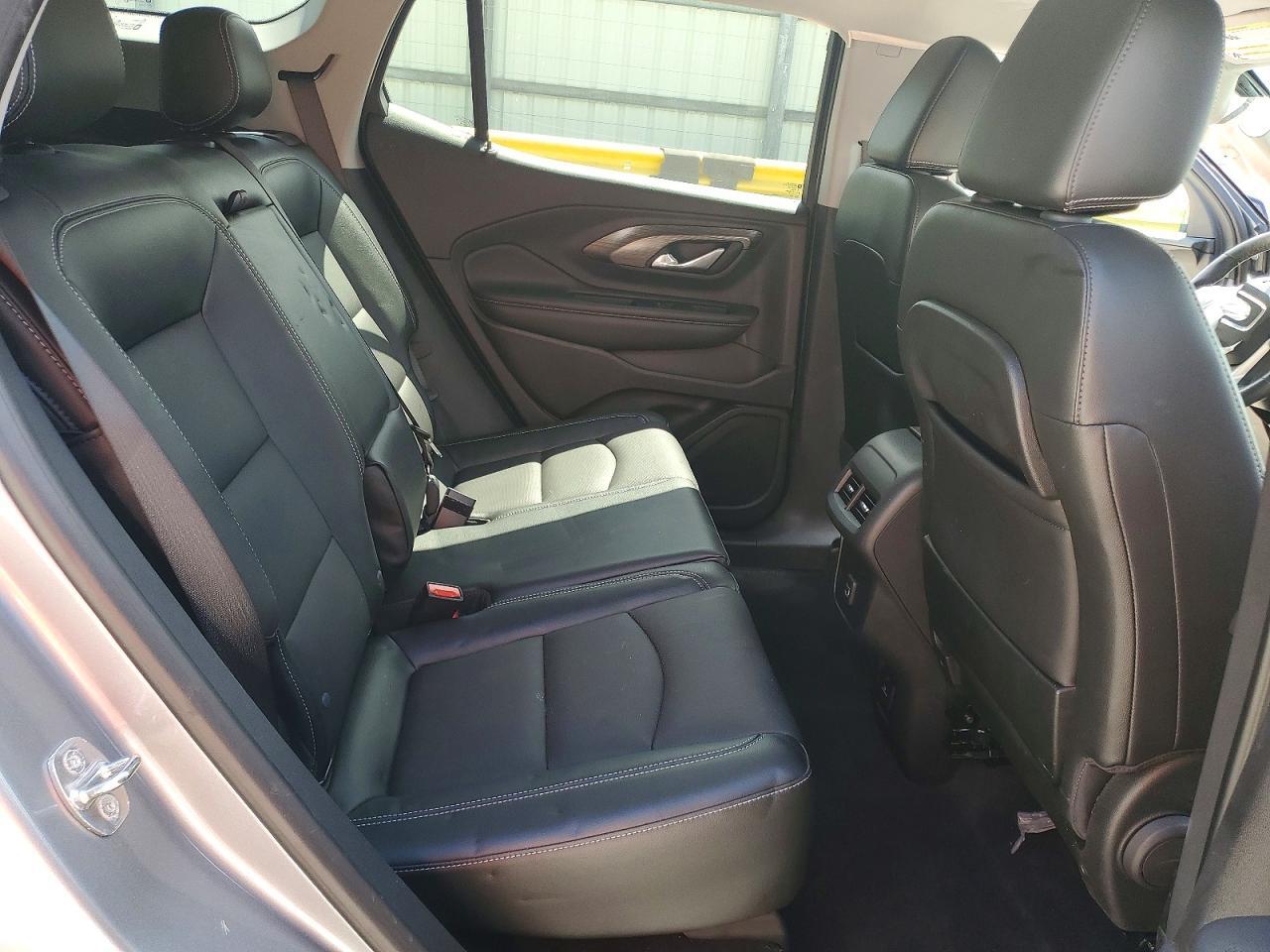 2023 GMC TERRAIN SLT — Фото 11 из 14