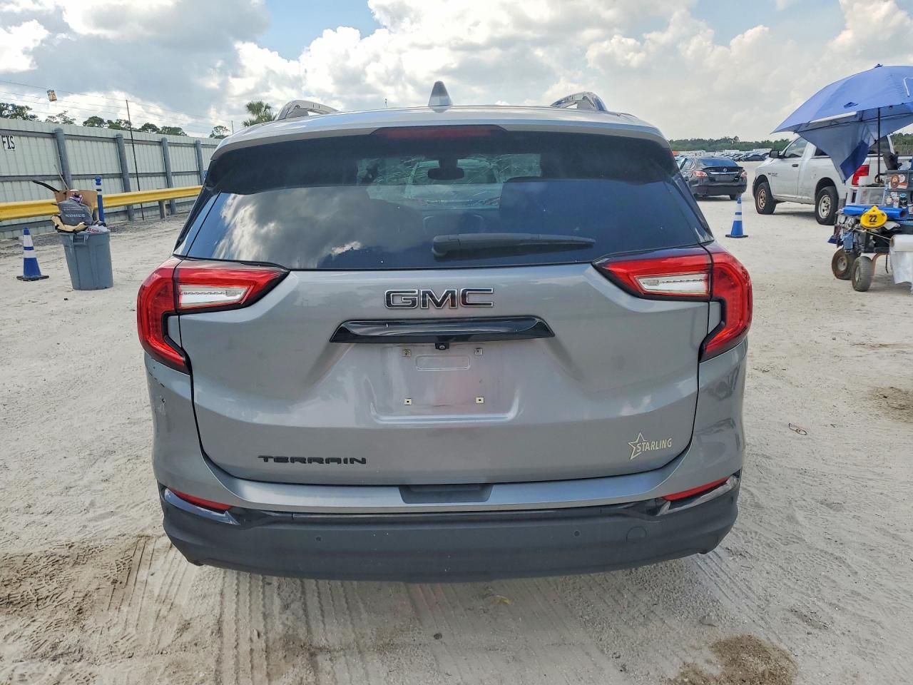 2023 GMC TERRAIN SLT — Фото 6 из 14
