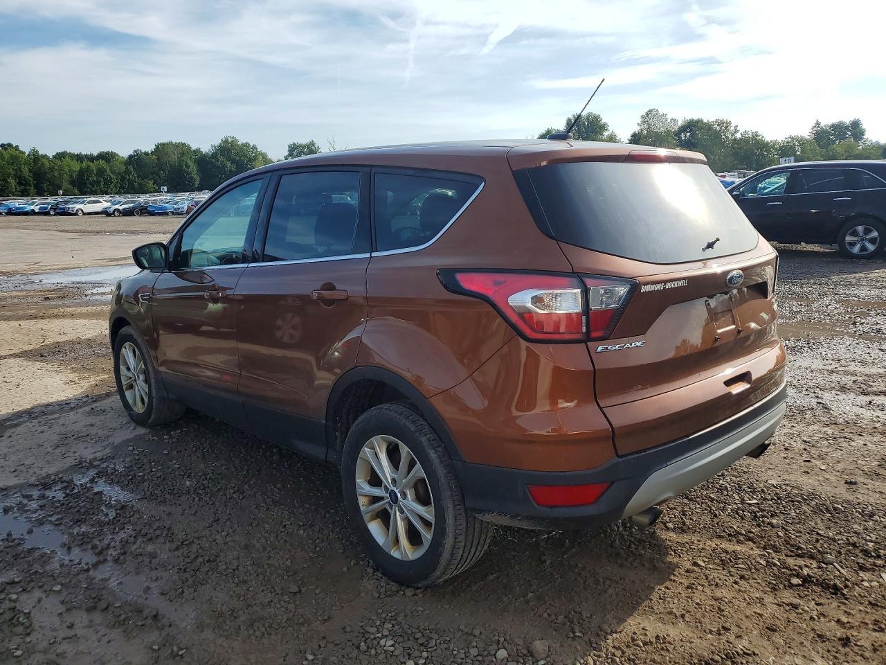 2017 FORD ESCAPE SE — Фото 2 из 13