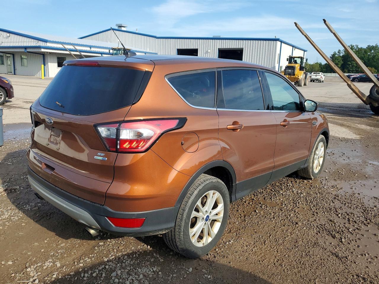 2017 FORD ESCAPE SE — Фото 3 из 13