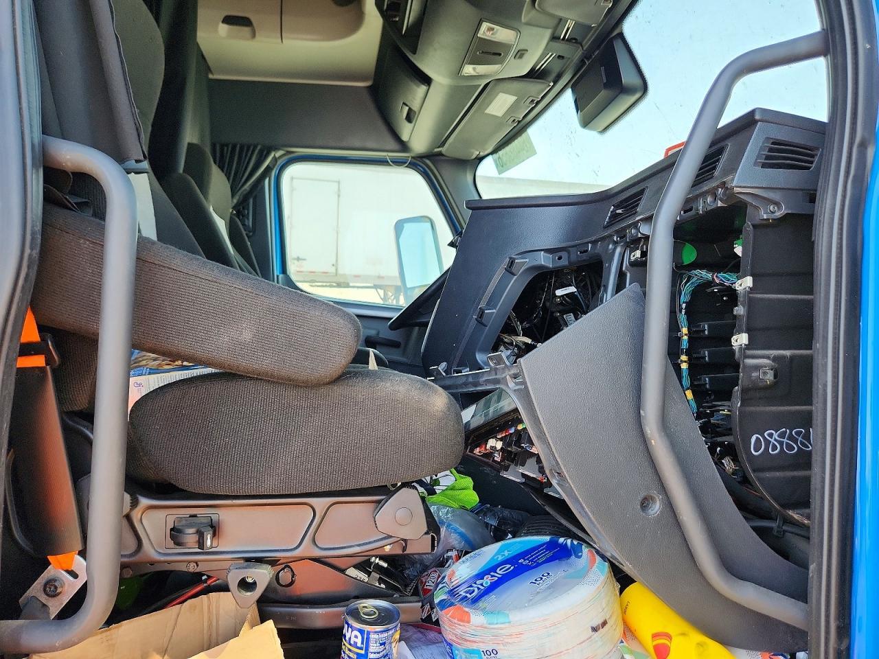 2021 FREIGHTLINER CASCADIA 1 - SEMI TRUCK — Фото 7 из 14