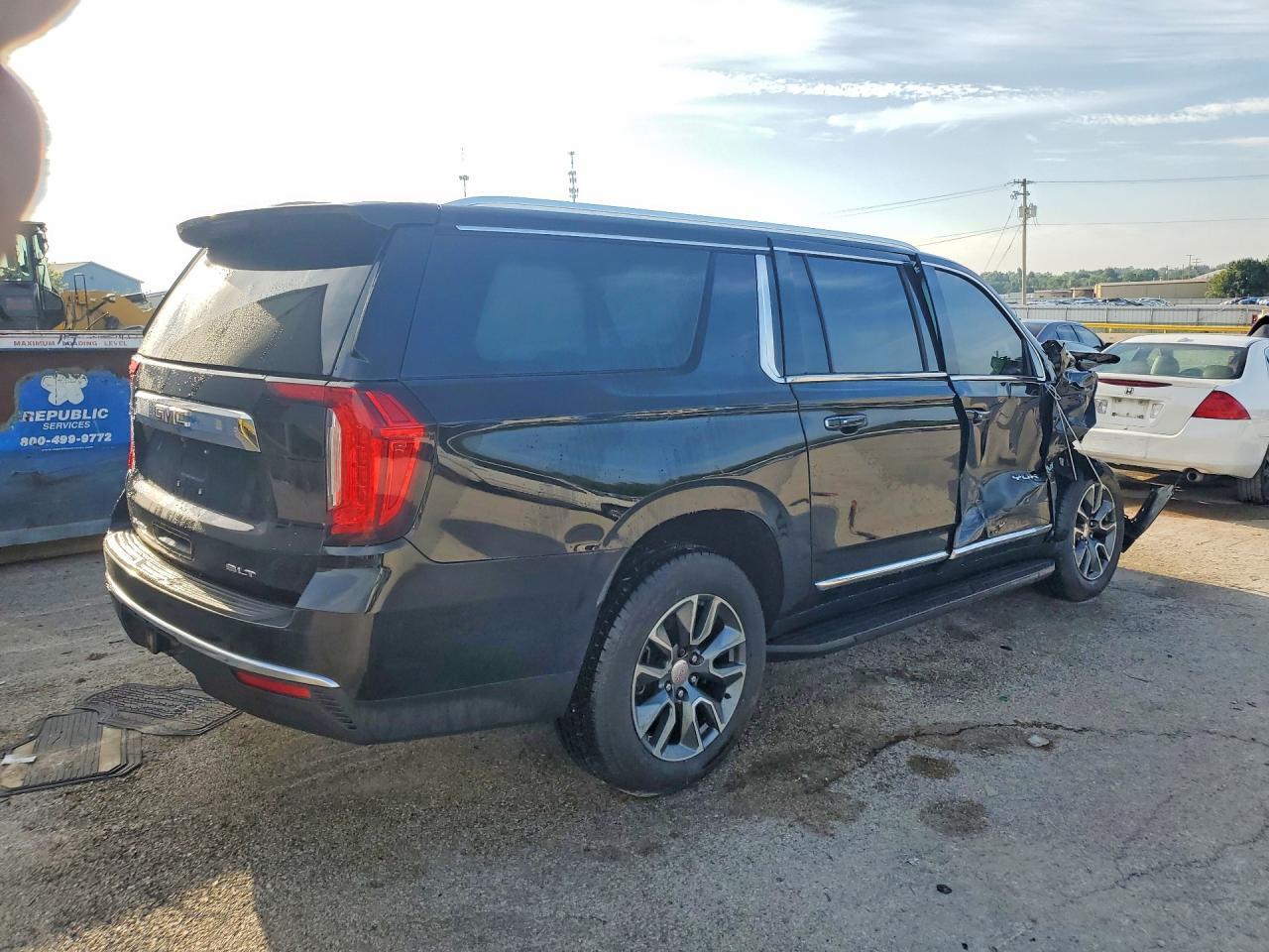 2021 GMC YUKON XL K1500 SLT — Фото 3 из 13