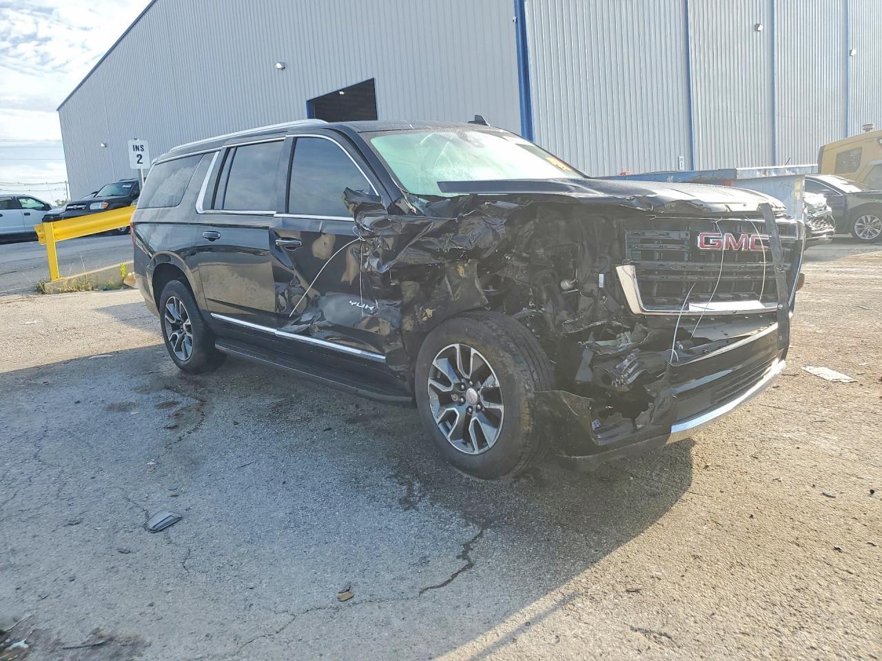 2021 GMC YUKON XL K1500 SLT — Фото 4 из 13