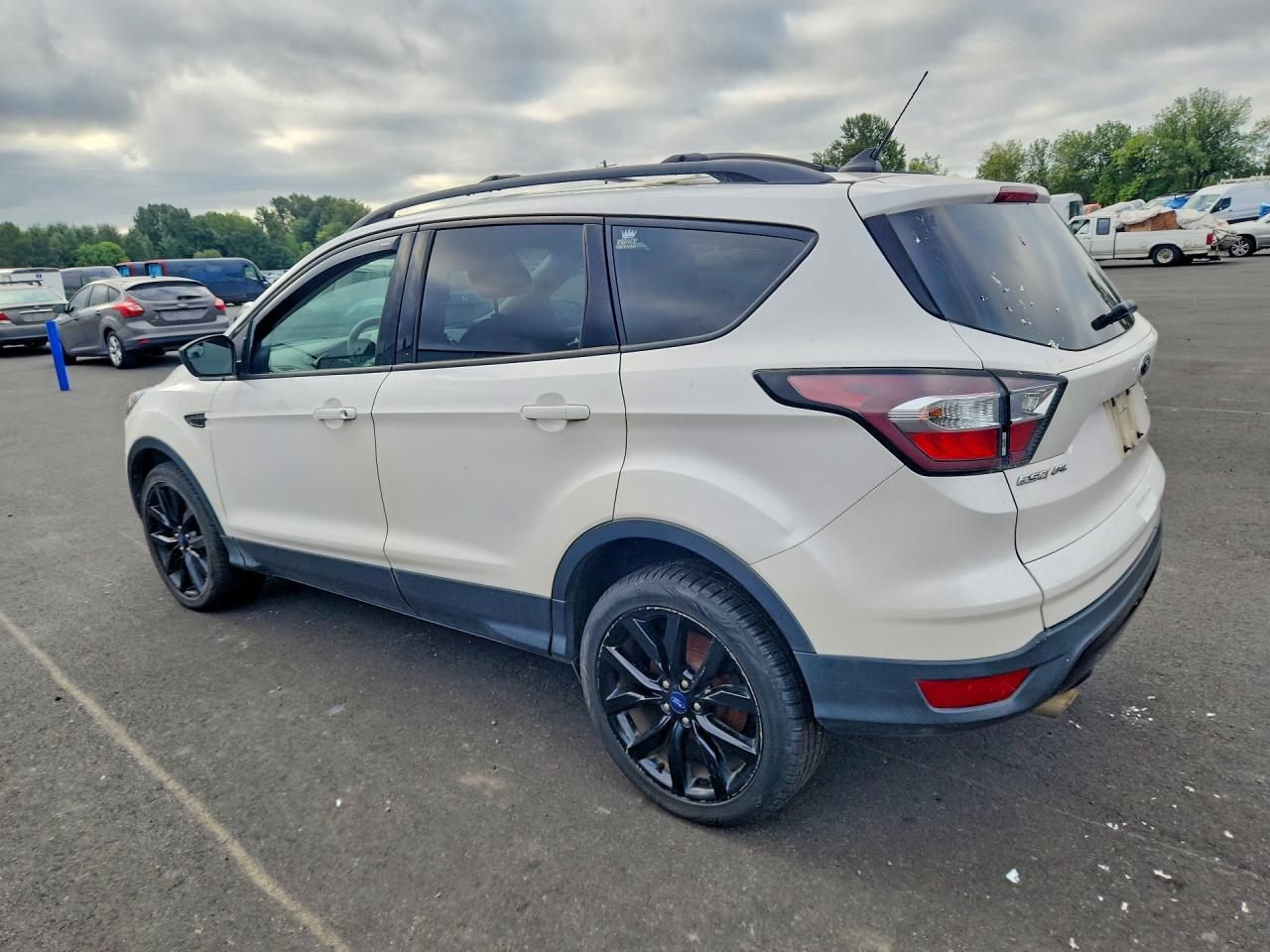 1FMCU9GD9JUC10021 2018 FORD ESCAPE photo no. 2