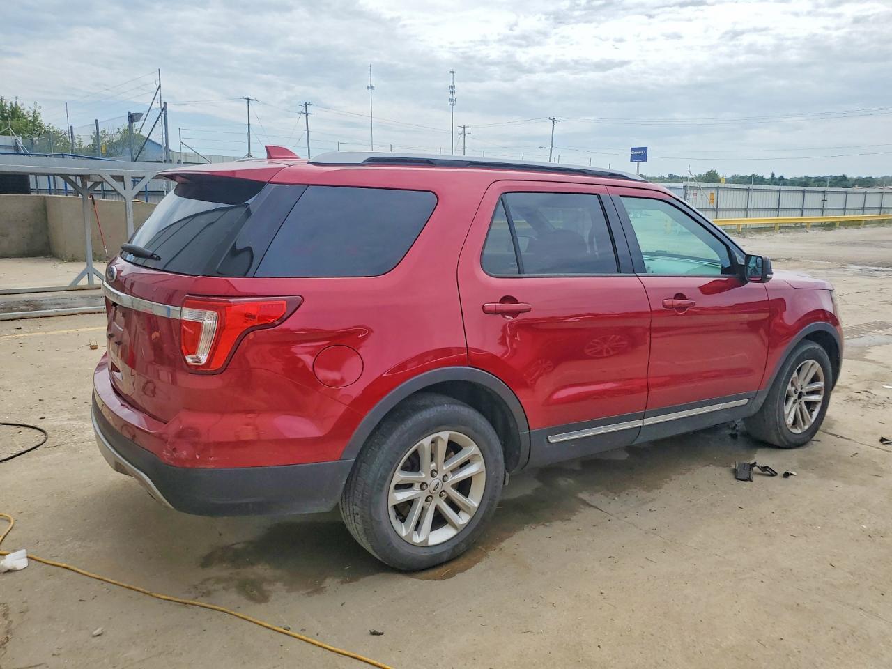 2017 FORD EXPLORER XLT — Фото 3 из 13