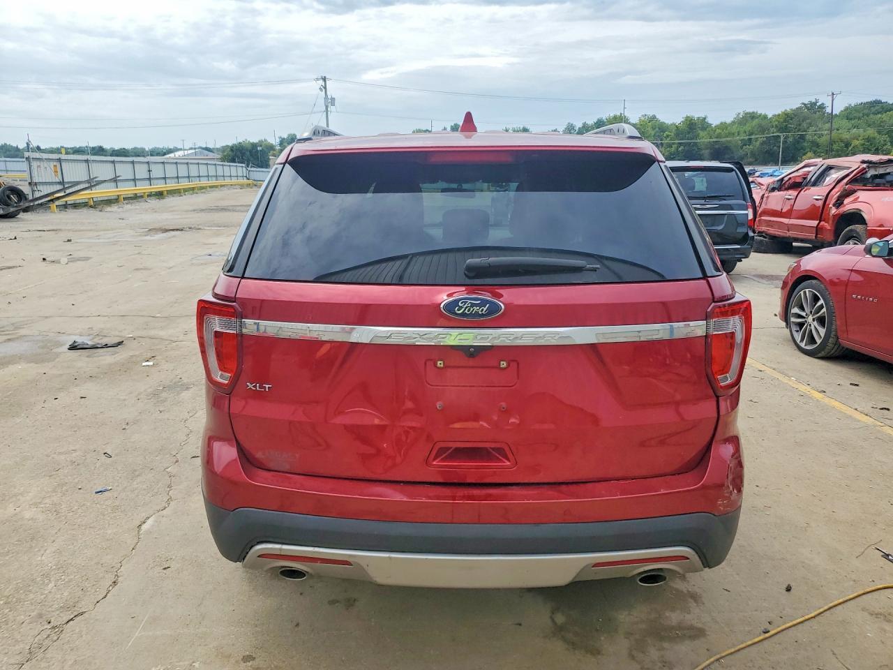 2017 FORD EXPLORER XLT — Фото 6 из 13