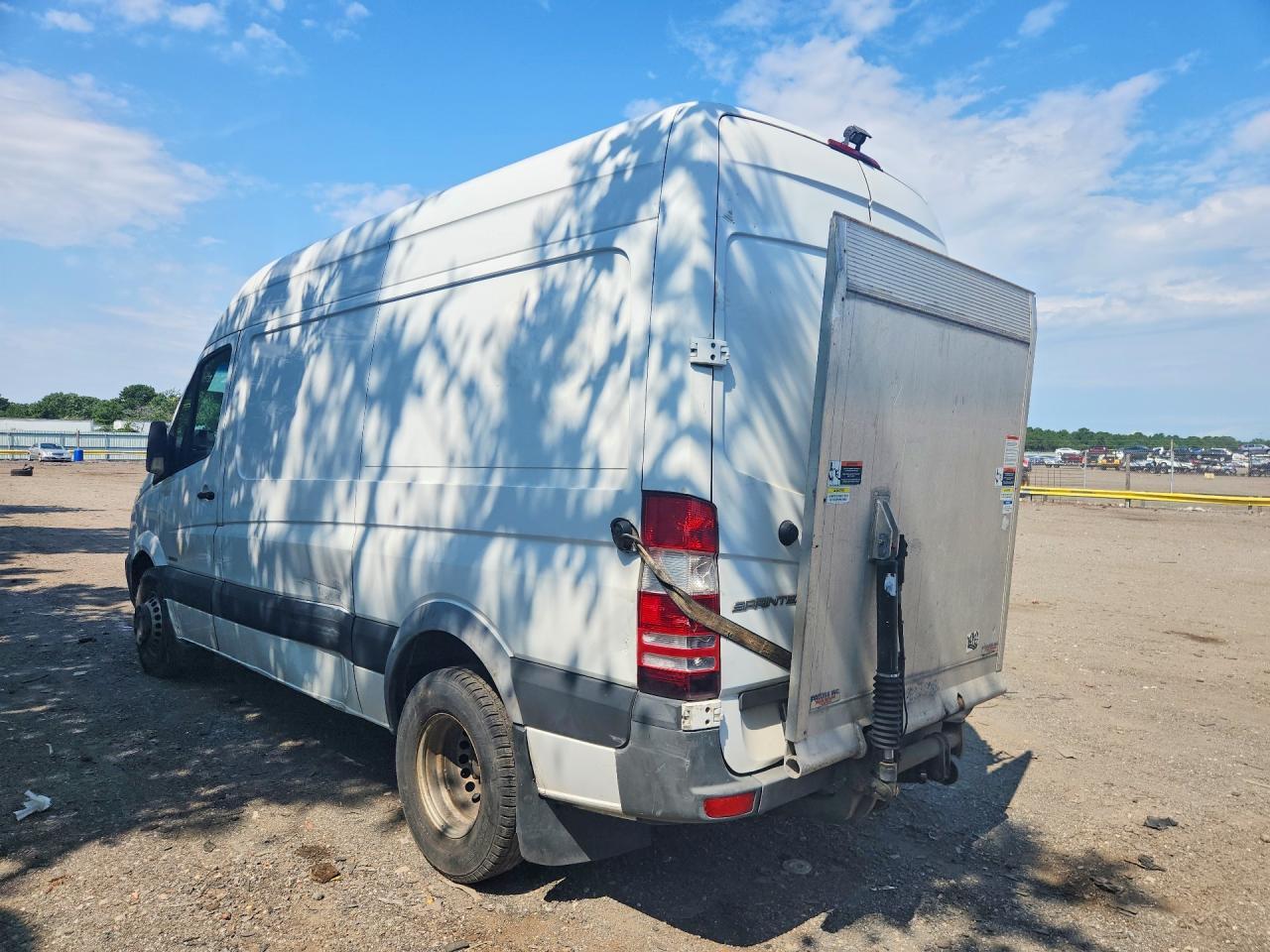 2014 FREIGHTLINER SPRINTER 3500 DELIVERY VAN — Фото 2 из 13