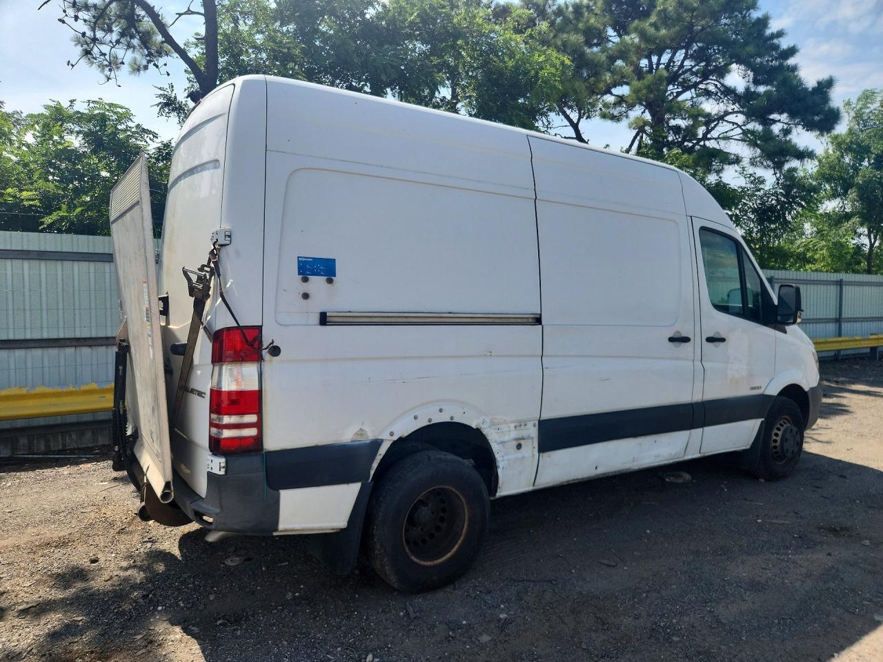 2014 FREIGHTLINER SPRINTER 3500 DELIVERY VAN — Фото 3 из 13
