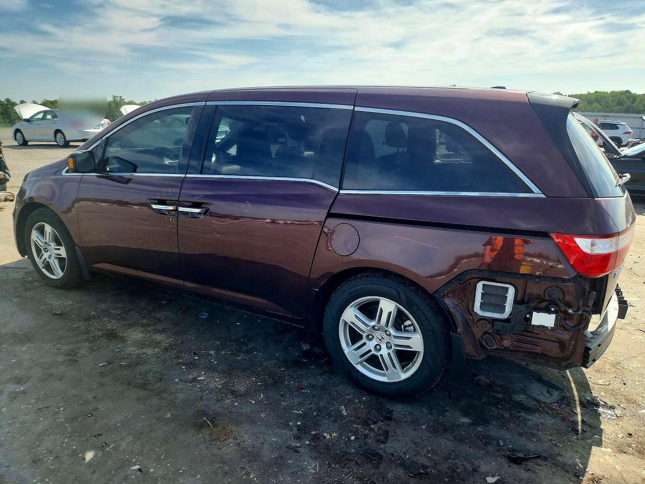 2013 HONDA ODYSSEY TOURING — Фото 2 из 12