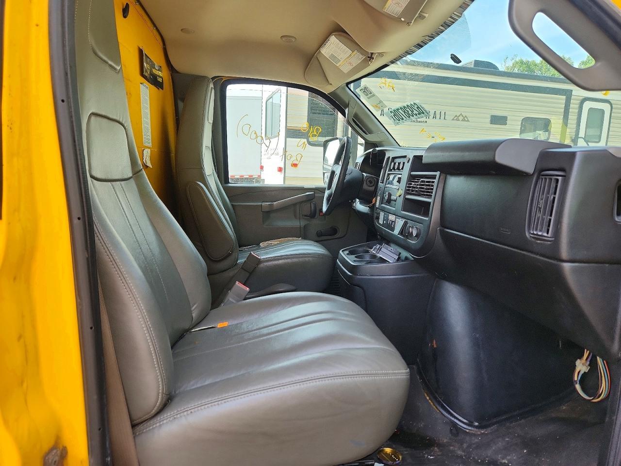 2017 GMC SAVANA BOX TRUCK — Фото 11 из 13