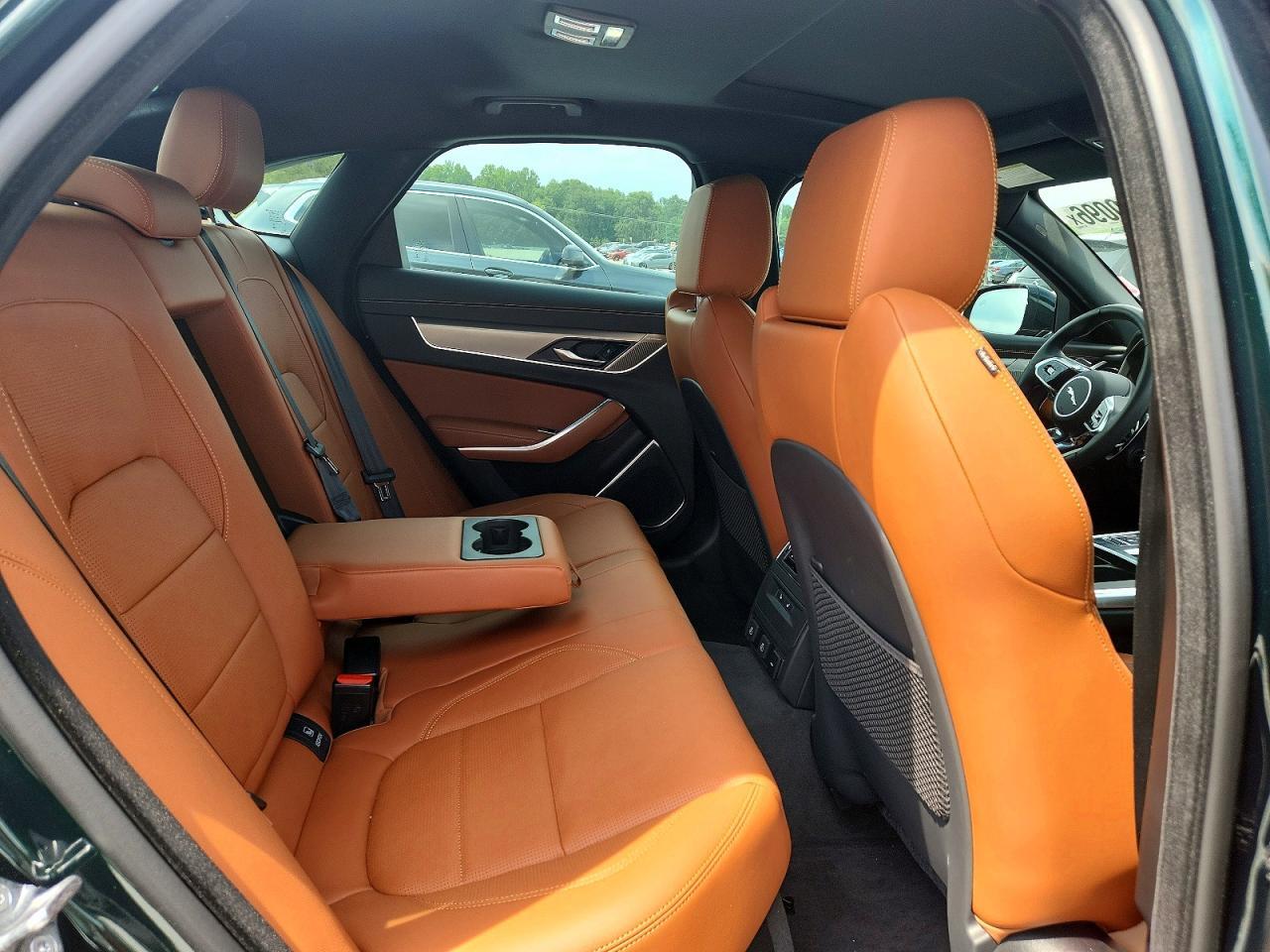 2024 JAGUAR XF R-DYNAMIC SE — Фото 10 из 12