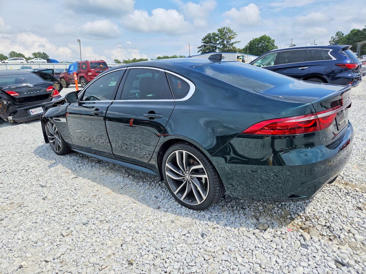 2024 JAGUAR XF R-DYNAMIC SE — Фото 2 из 12