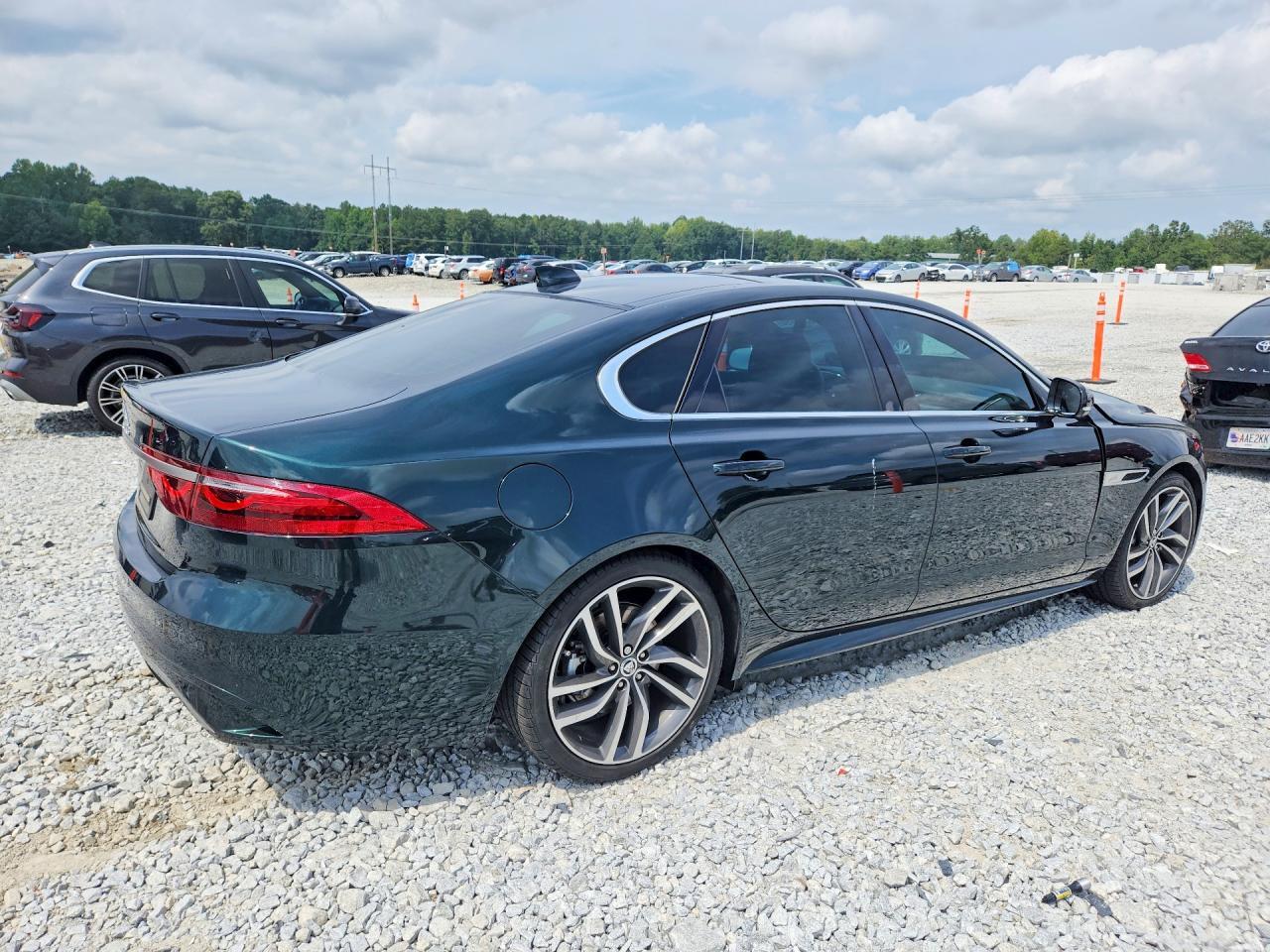 2024 JAGUAR XF R-DYNAMIC SE — Фото 3 из 12