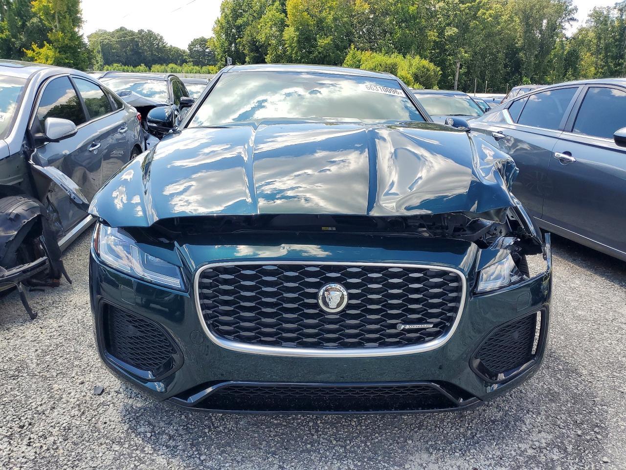 2024 JAGUAR XF R-DYNAMIC SE — Фото 5 из 12