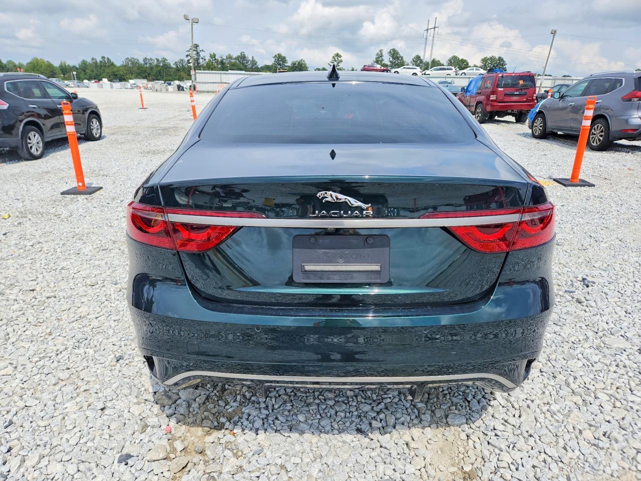2024 JAGUAR XF R-DYNAMIC SE — Фото 6 из 12