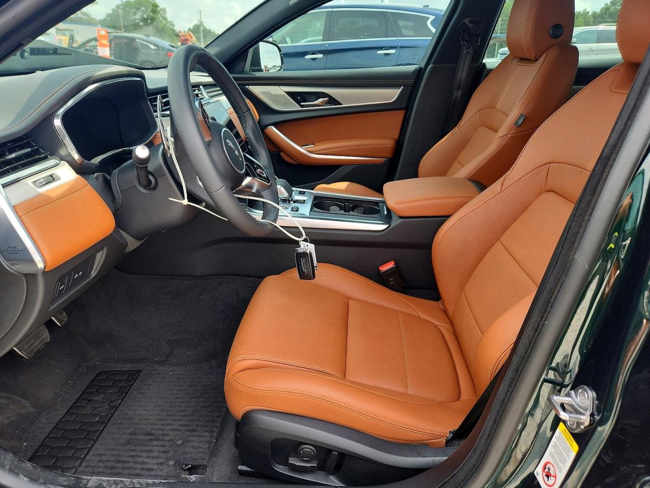 2024 JAGUAR XF R-DYNAMIC SE — Фото 7 из 12