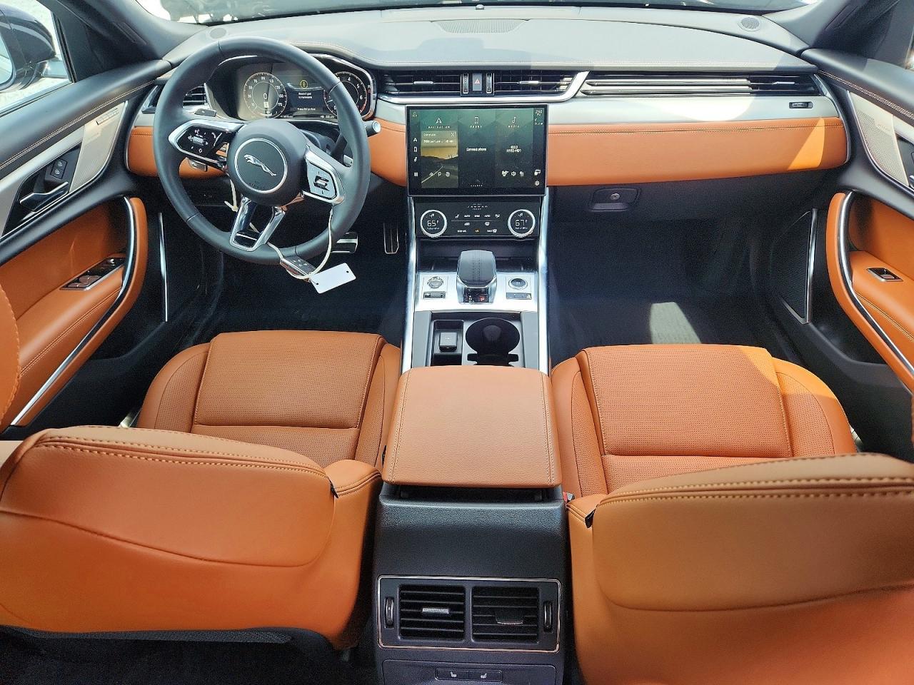 2024 JAGUAR XF R-DYNAMIC SE — Фото 8 из 12