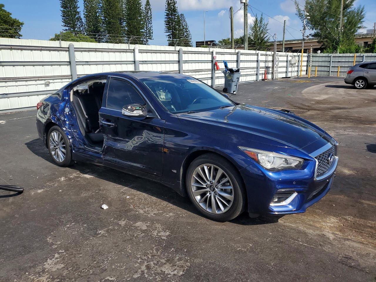 2021 INFINITI Q50 LUXE — Фото 4 из 12
