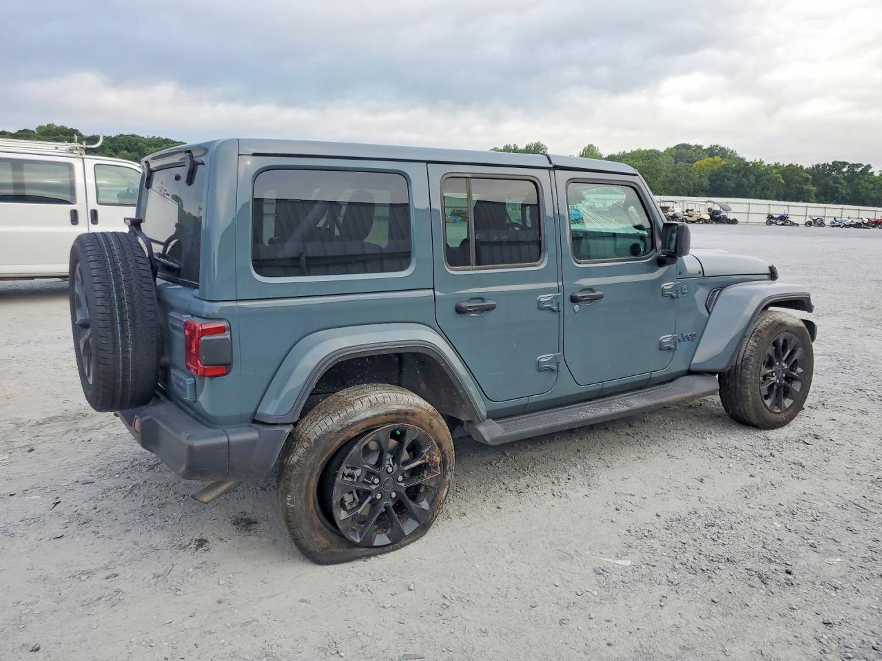 2025 JEEP WRANGLER SAHARA 4XE — Фото 3 из 13