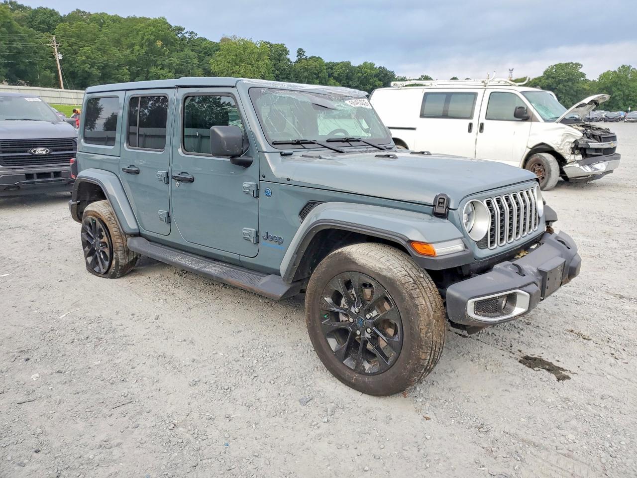 2025 JEEP WRANGLER SAHARA 4XE — Фото 4 из 13
