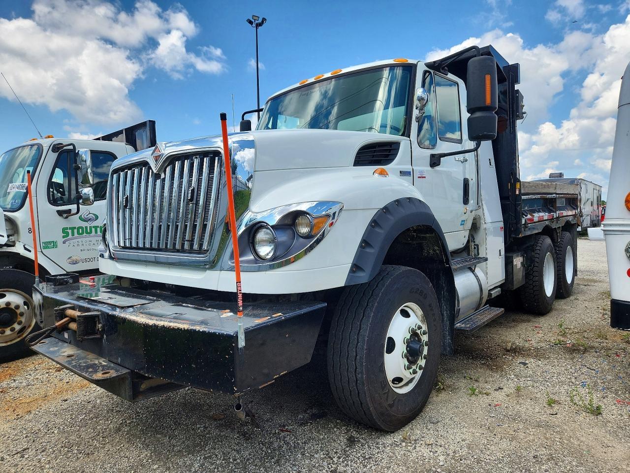 2014 INTERNATIONAL 7600 DUMP TRUCK