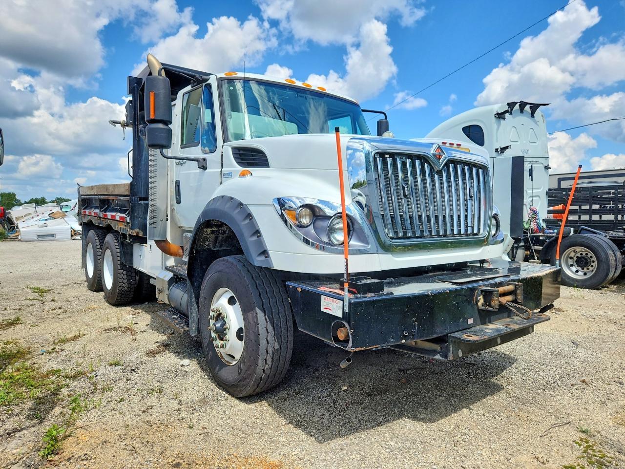 2014 INTERNATIONAL 7600 DUMP TRUCK — Фото 4 из 13