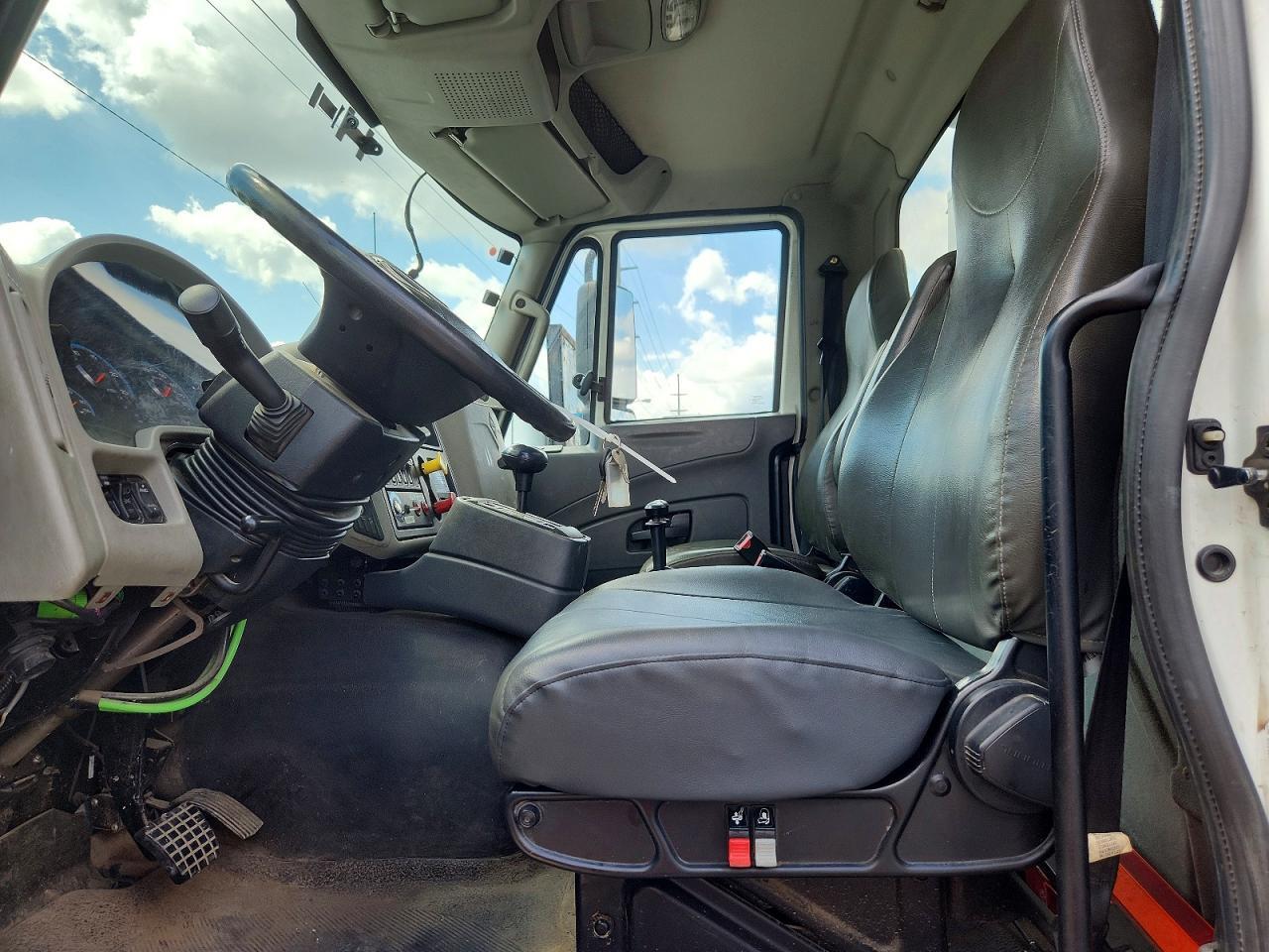2014 INTERNATIONAL 7600 DUMP TRUCK — Фото 7 из 13